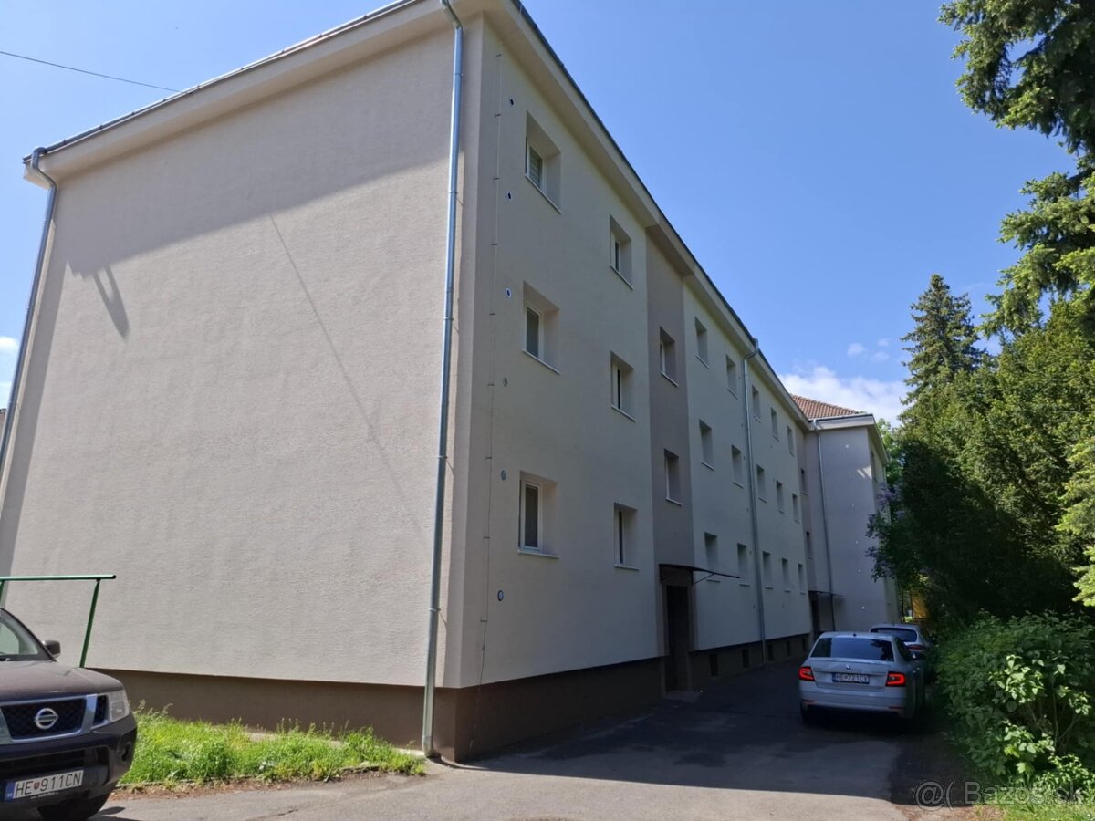 Ponúkame na predaj krásny slnečný 3 izbový byt v Humennom