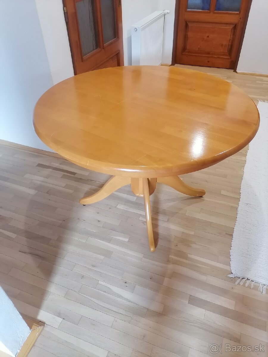 Okrúhly jedálenský stôl +stoličky
