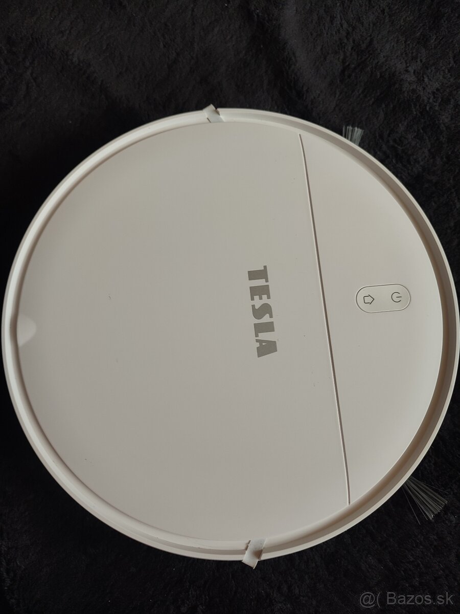 Robotický vysávac TESLA IQ100