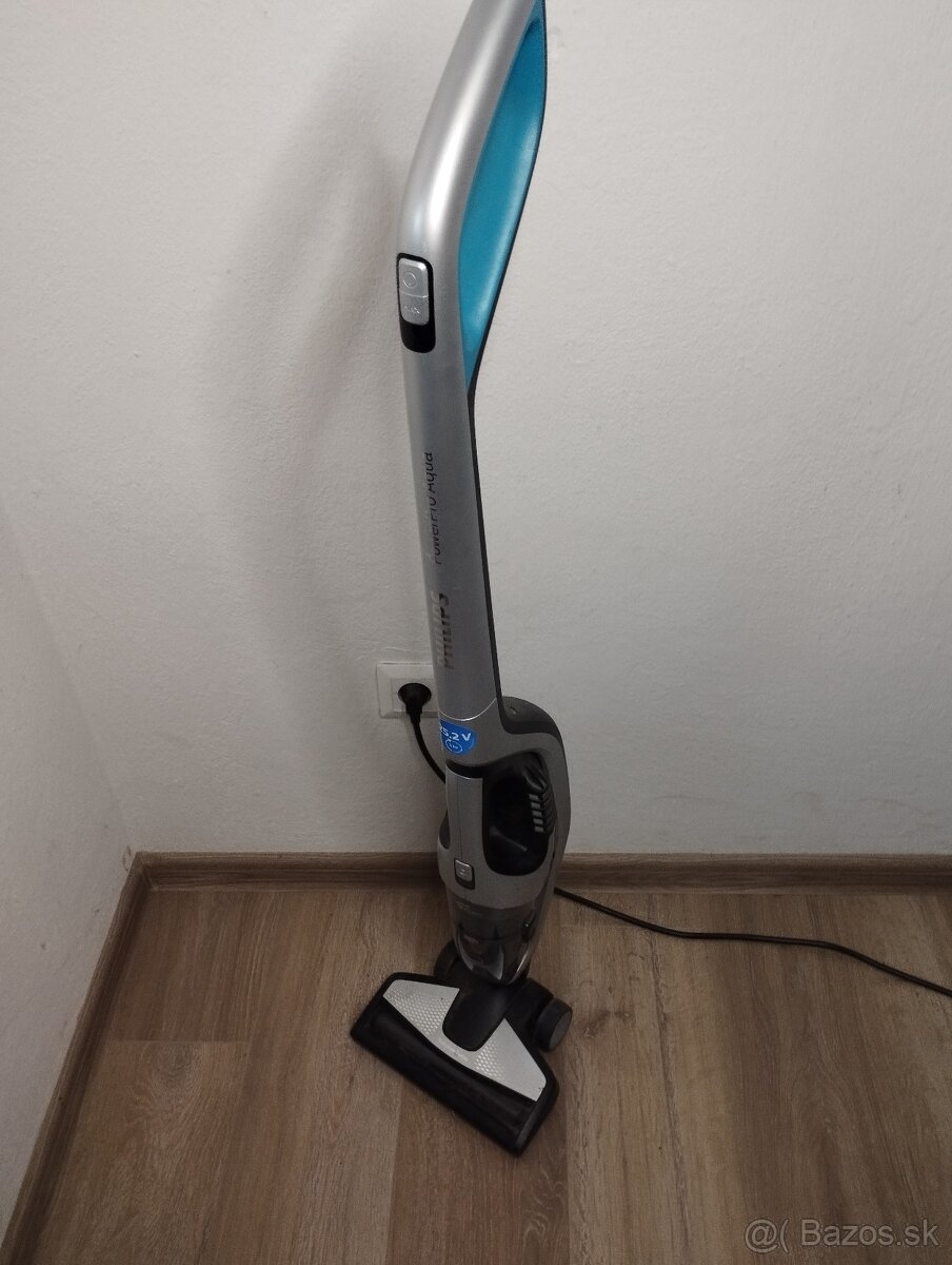 Predám tyčový vysávač Philips PowerPro Aqua 3v1