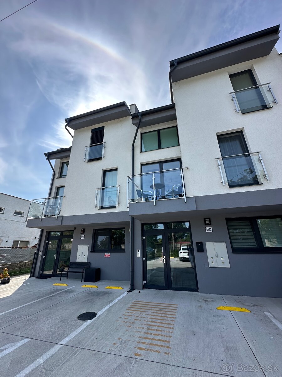 Na predaj zariadený 2 izbový byt s balkónom v Senci