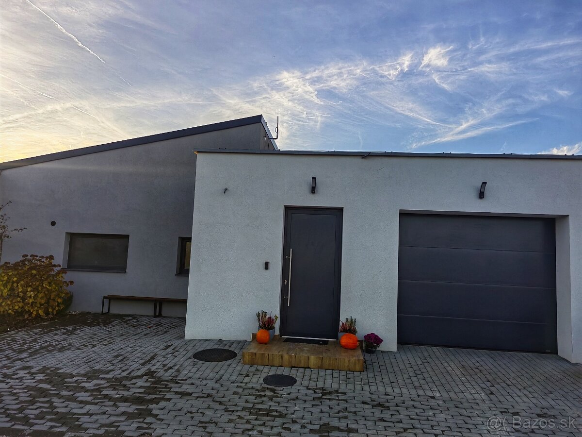 Cena : 269000 € 🏡 Moderné energeticky úsporné 4 domy