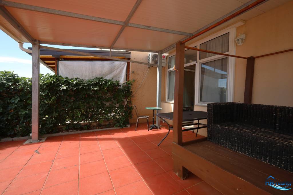 ☀Vodice(HR)-Zariadený 2 izbový apartmán s dvorom