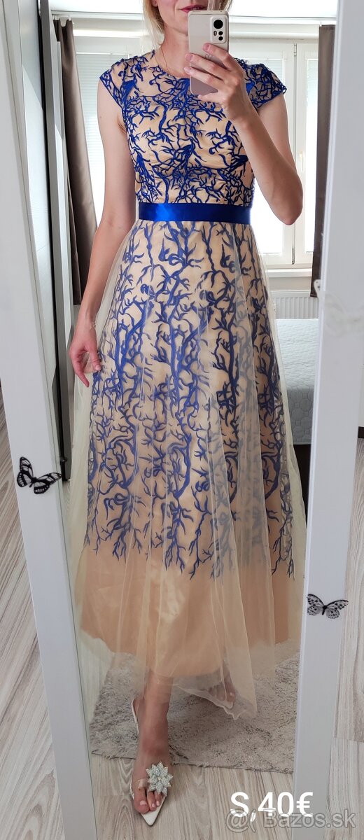 Rôzne pekné spoločenské šaty