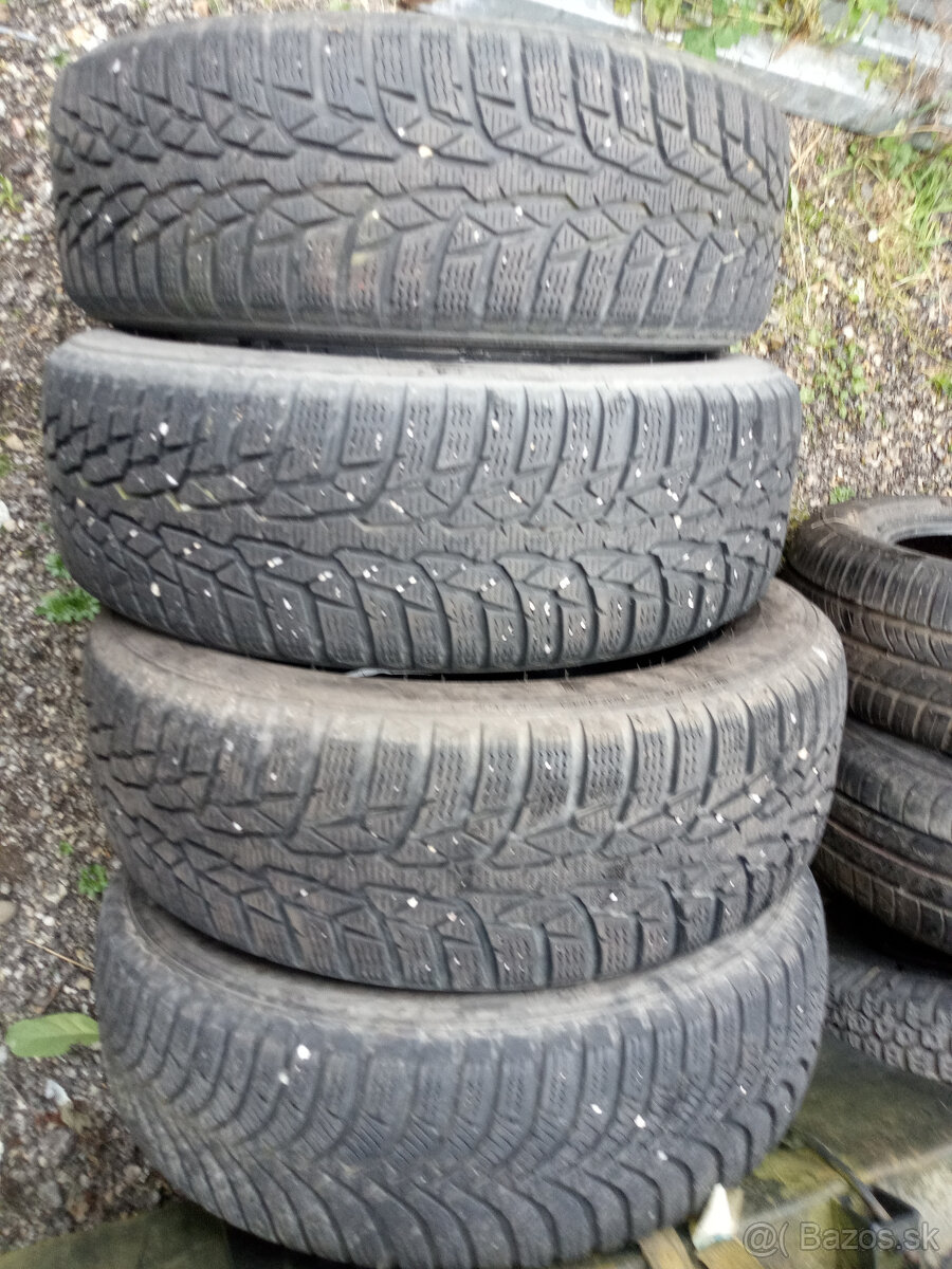 Predam zimne pneu Nokian 175/65 r15