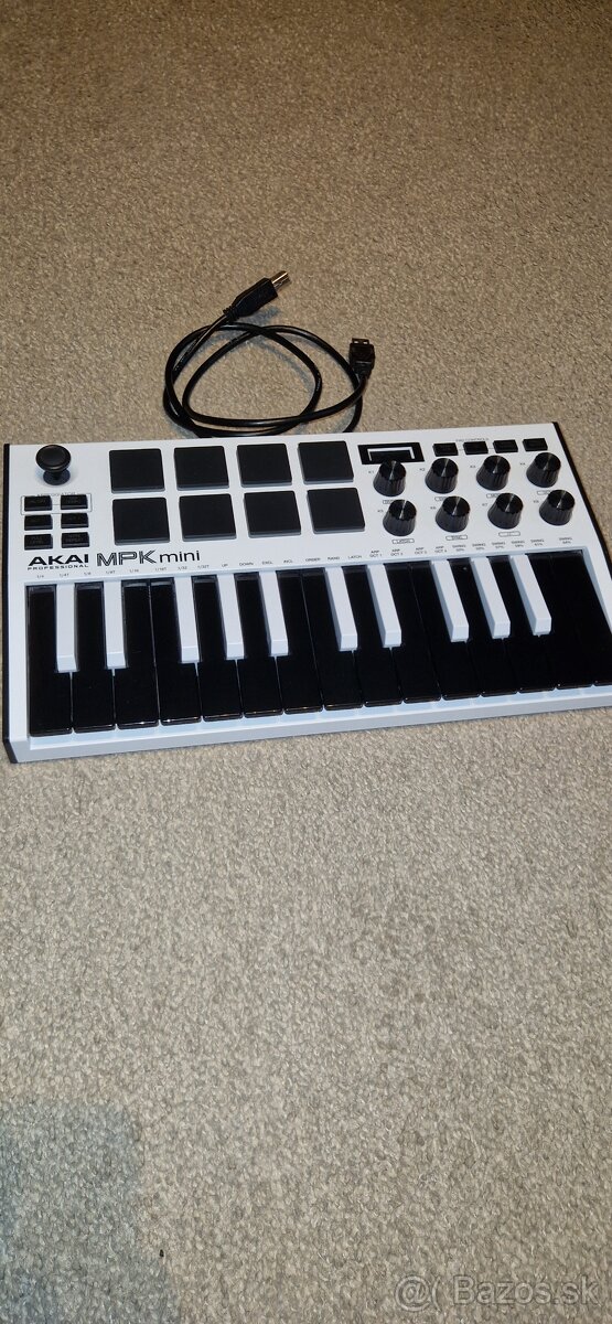 Akai MPK Mini MK3 (black/white)