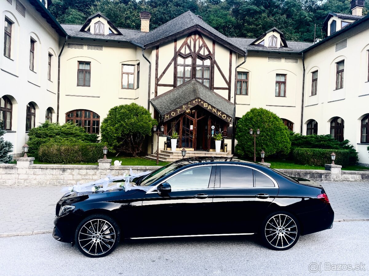 Luxusné svadobné auto Mercedes so šoférom