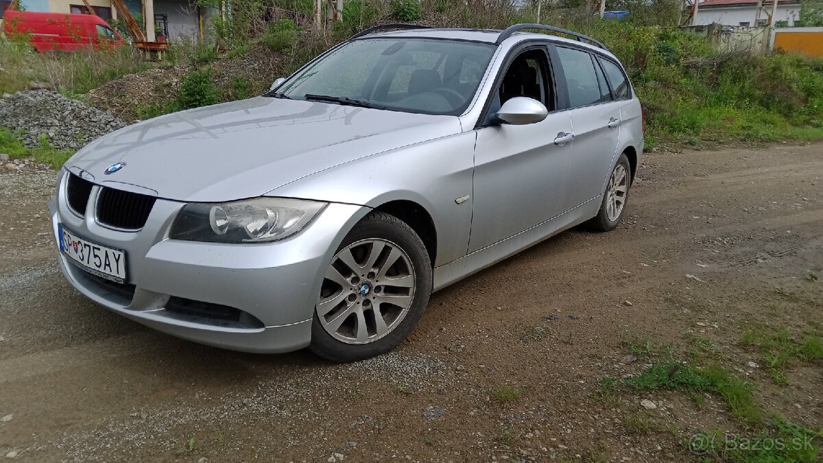 320i