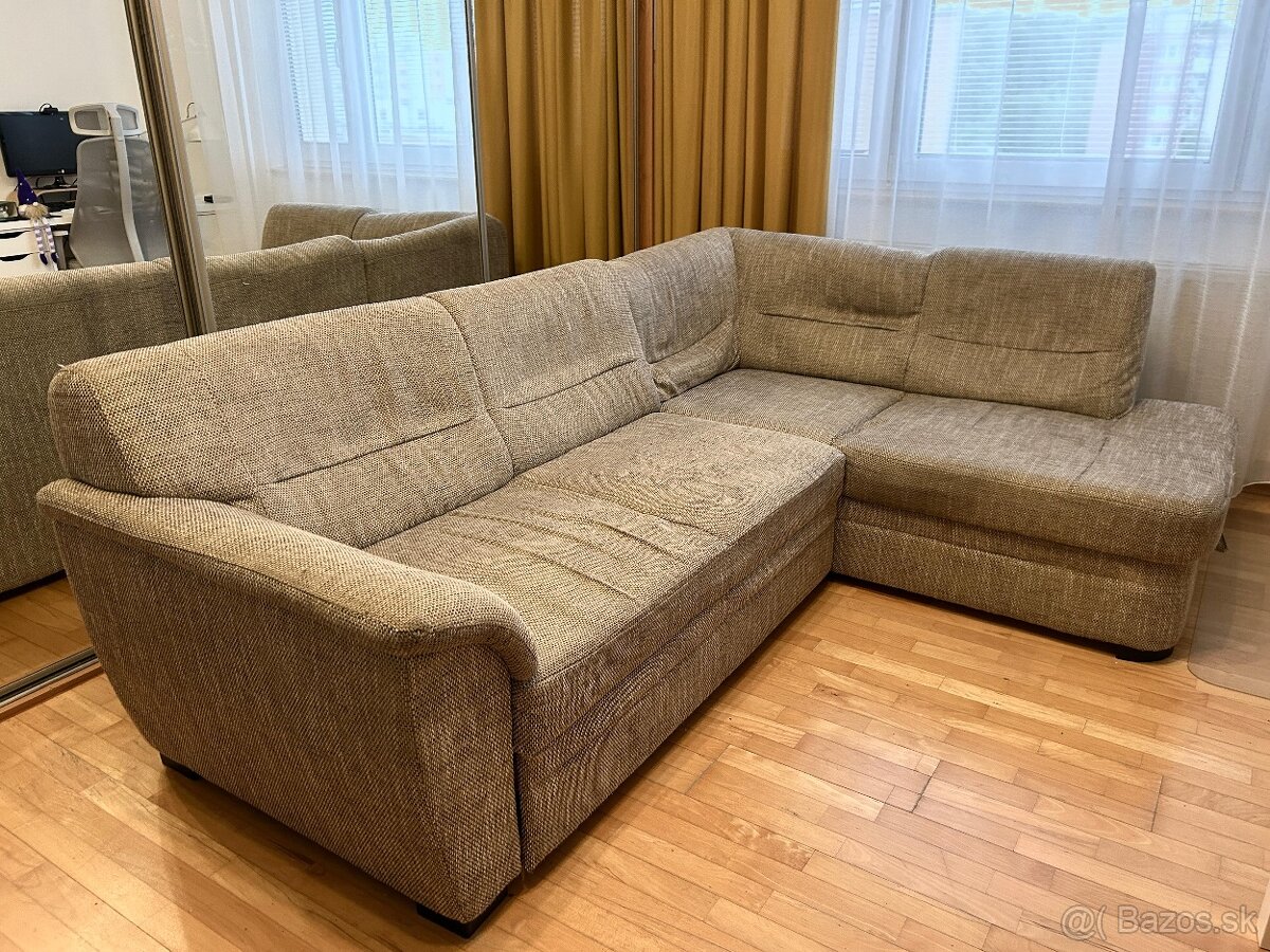 Rohový rozkladací gauč