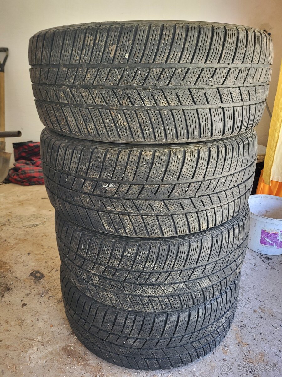 245/45 r19