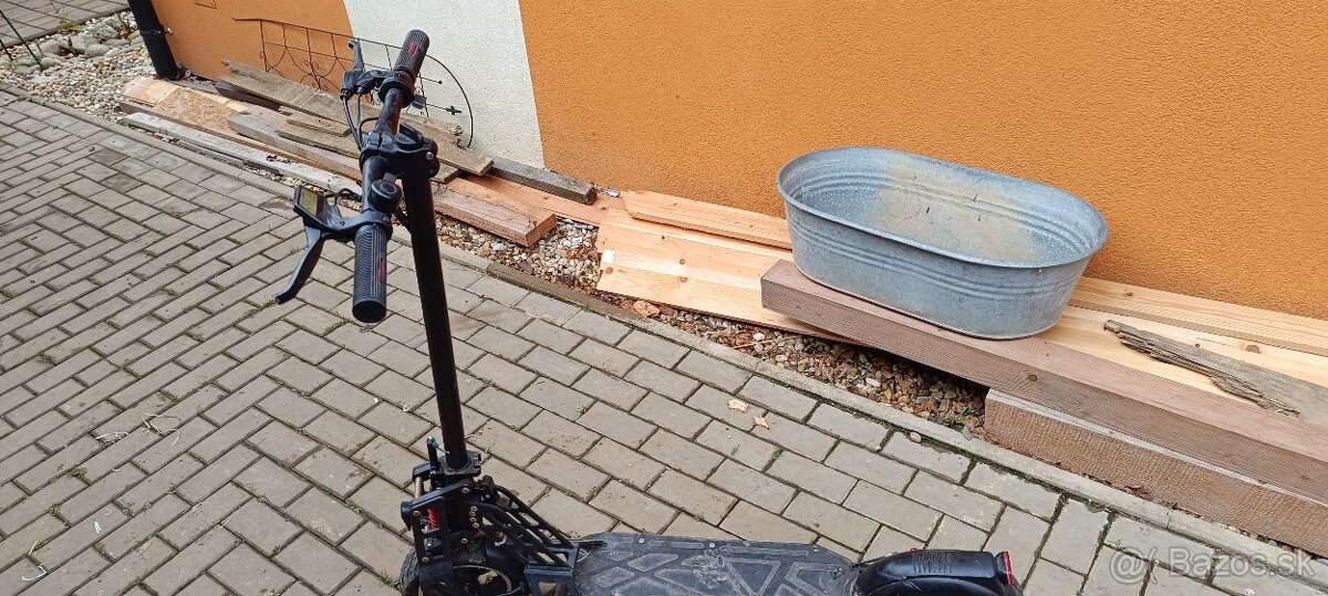 Elektrokolobežka X-scooters XS04