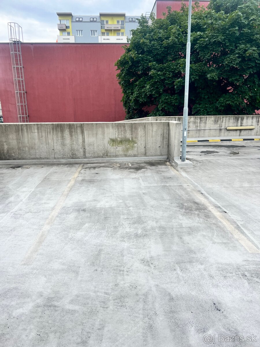 Parkovanie pri letisku Bratislava – Firstpol Parking