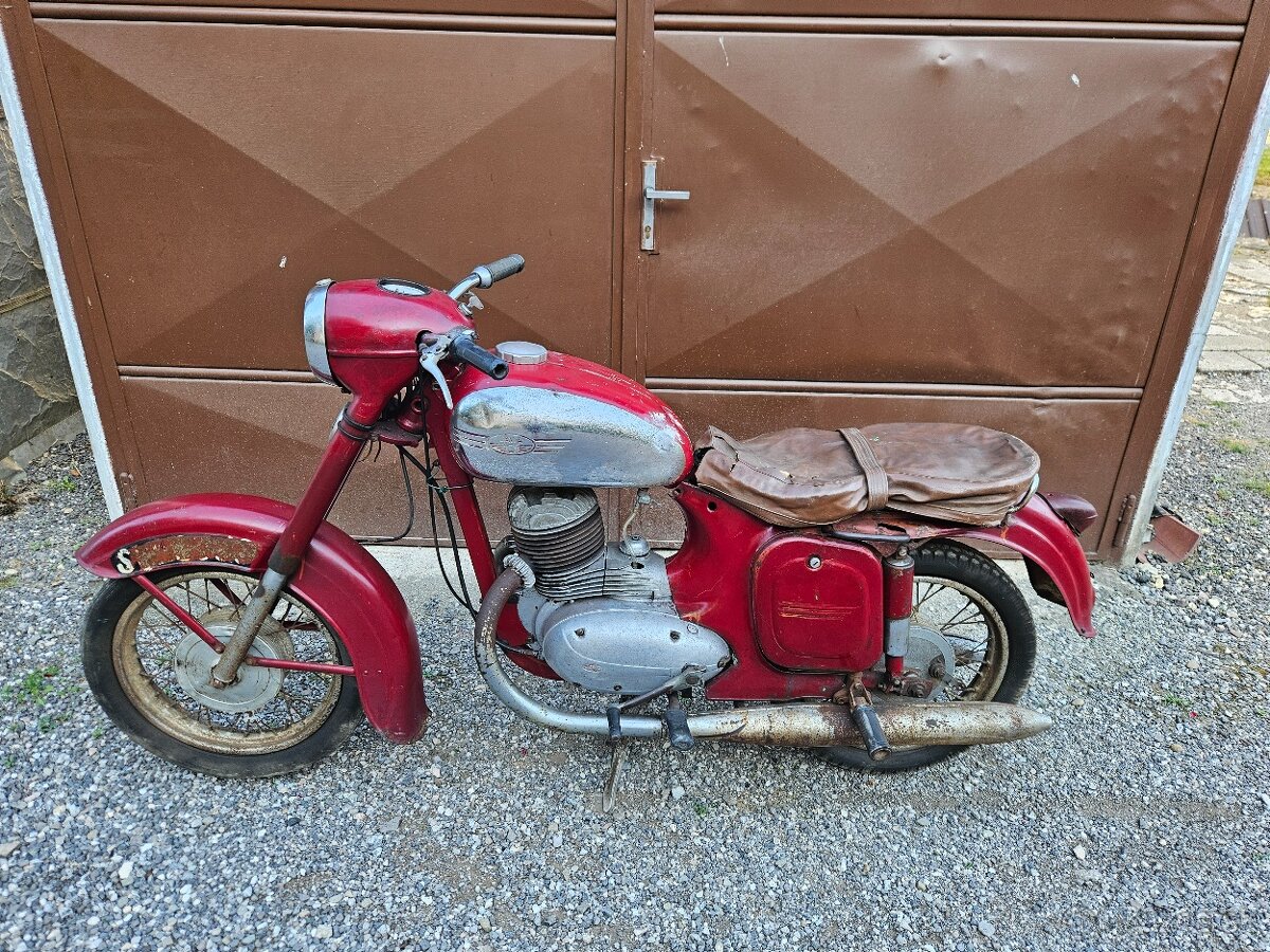 Jawa 250 353 kyvačka