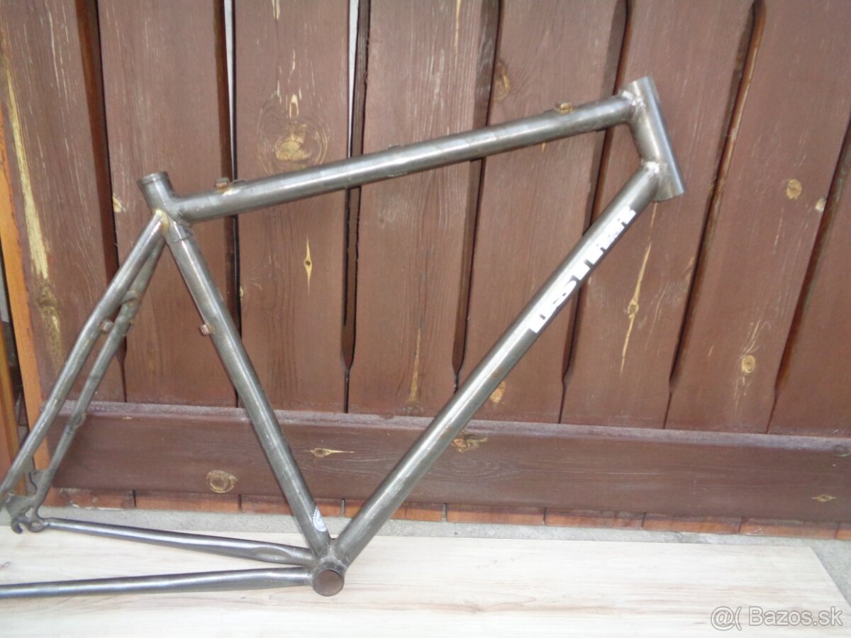 Crossovy ram ocelovy na kotuc brzdu zberatelsky kus