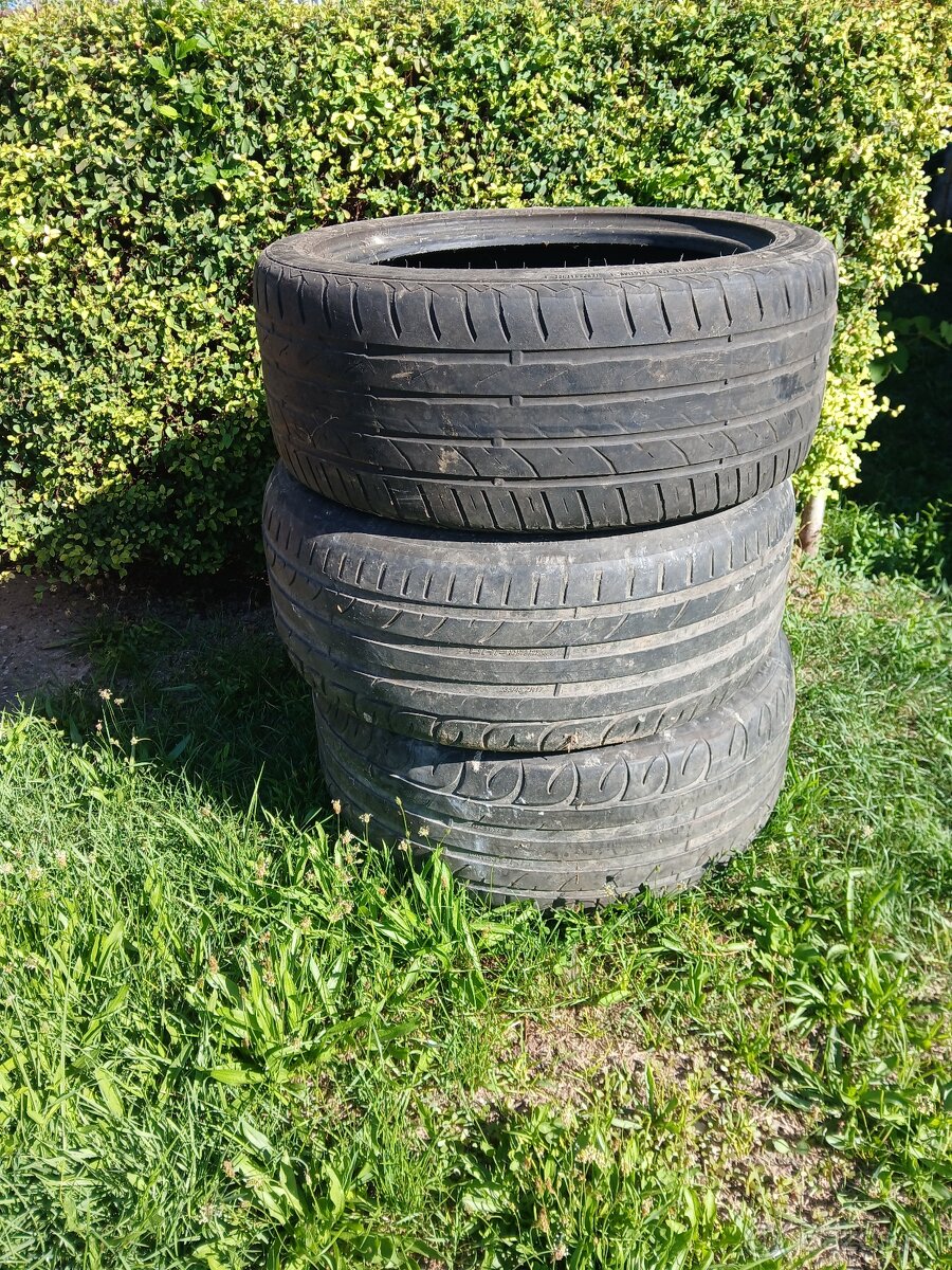 225/45 R17