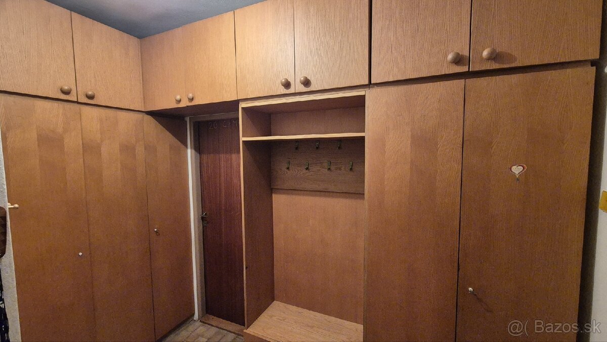Skrine zostava 7ks šatnik, predsien