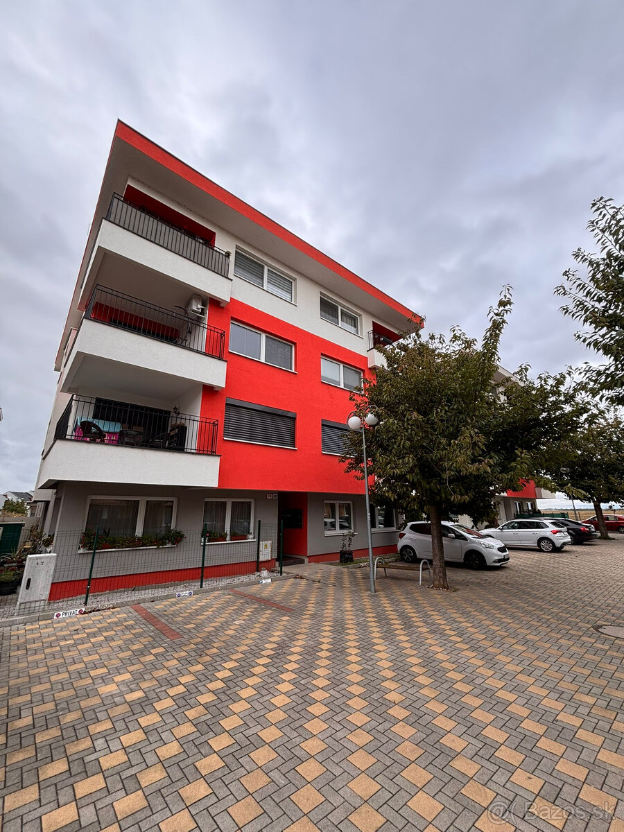 SENEC - EXKLUZÍVNE NA PREDAJ 3 izbový byt s vlastným kúrením