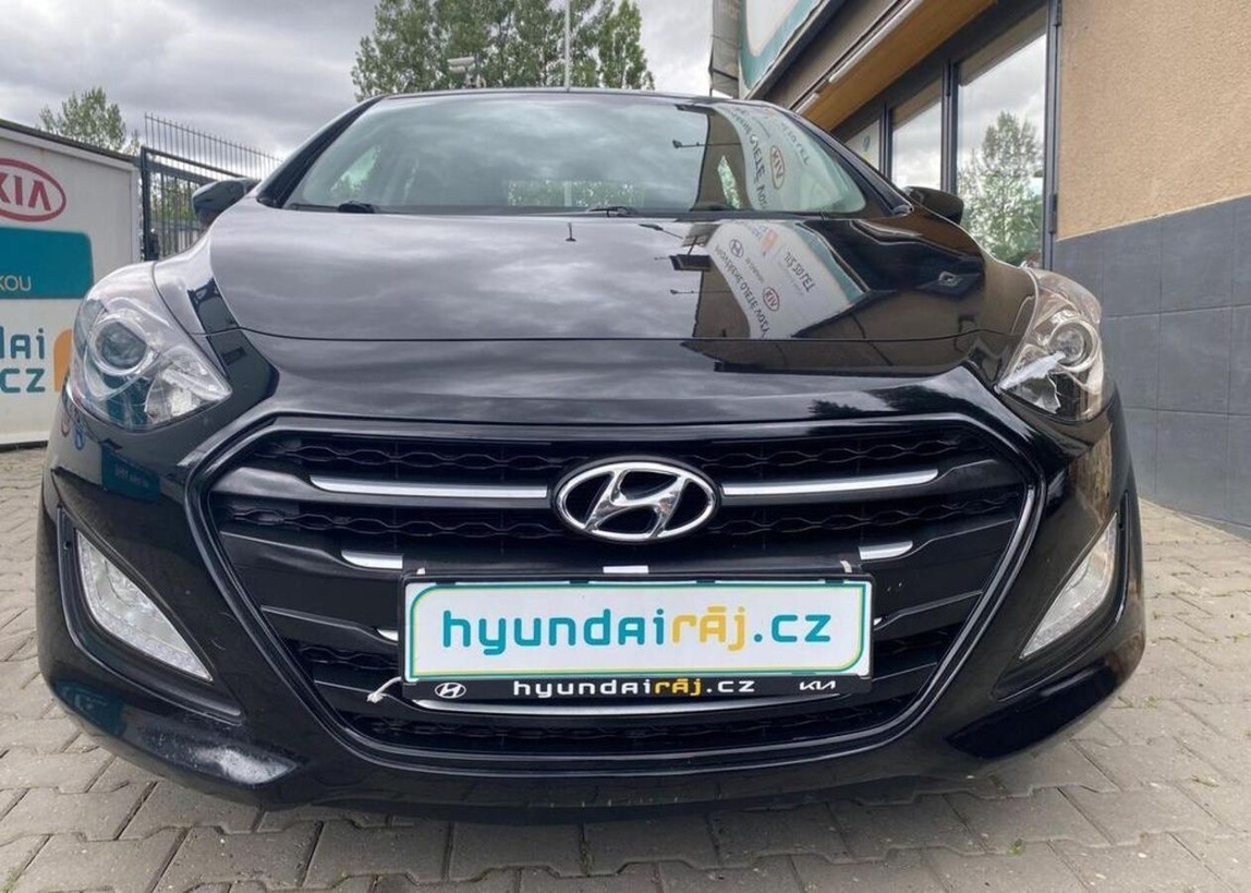Hyundai i30 1.6-NÍZKÉ KM-FACELIFT