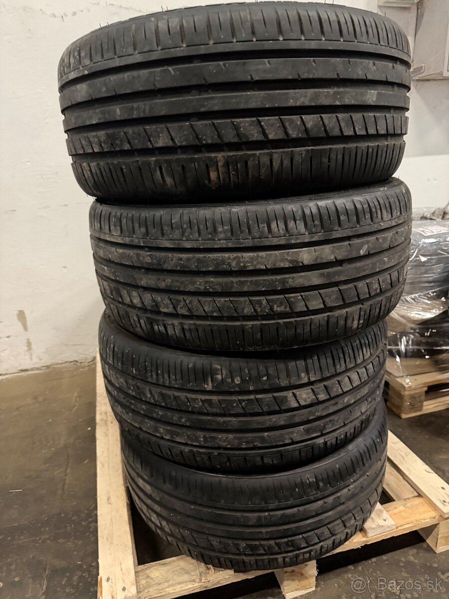 225/35 r19