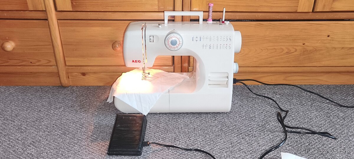 Predám šijací stroj AEG 376S+príslušenstvo