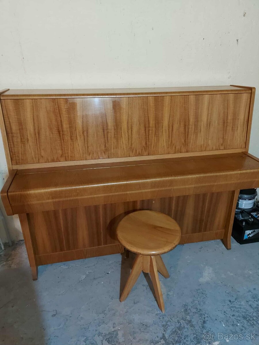 Predam klavír Petrof