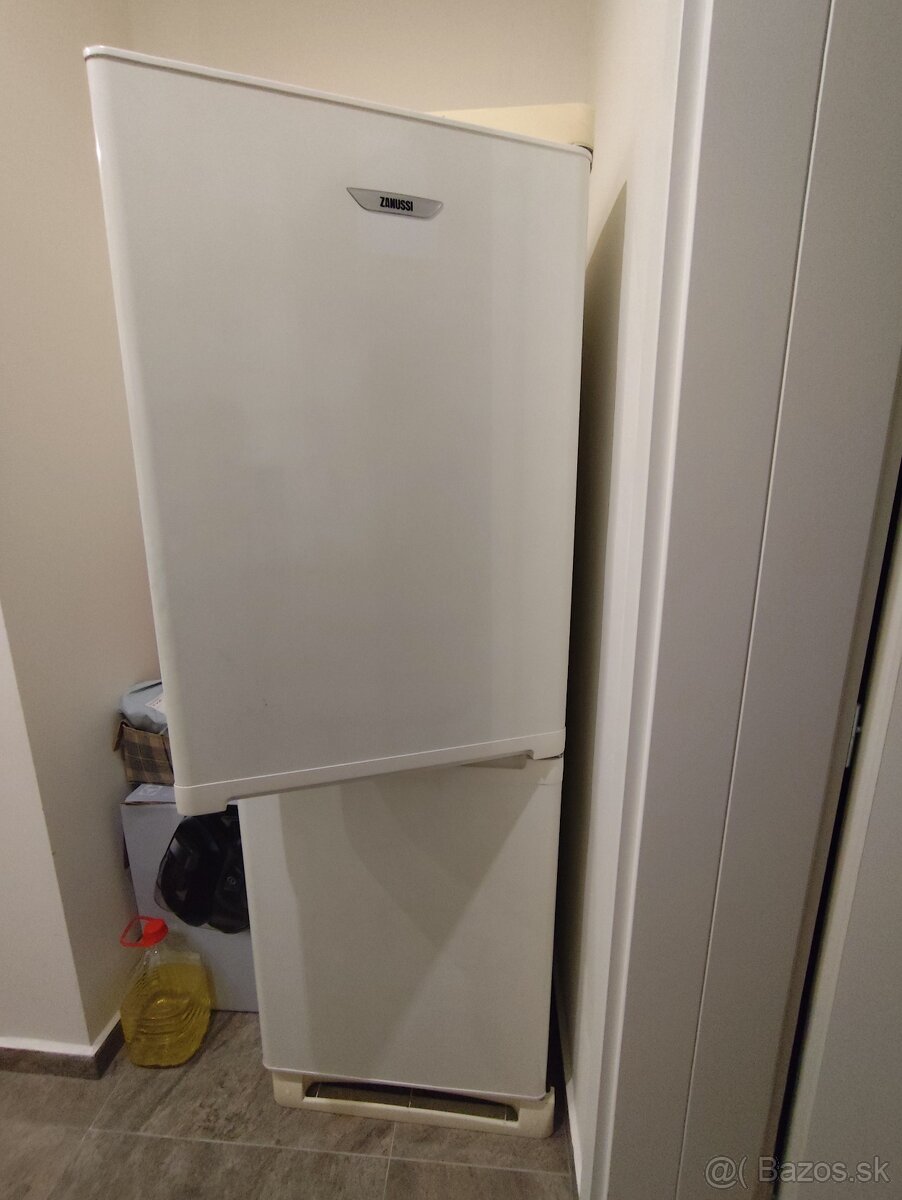 Predám chladničku s mrazničkou, Zanussi