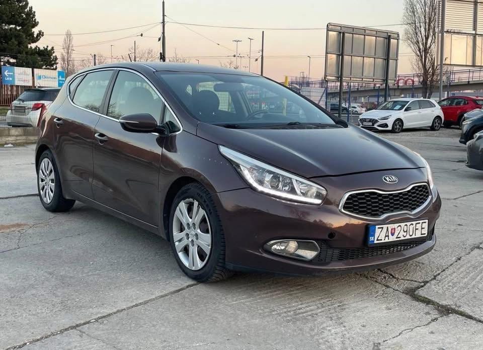 Kia Ceed 1.6 GDI EX/Gold A/T