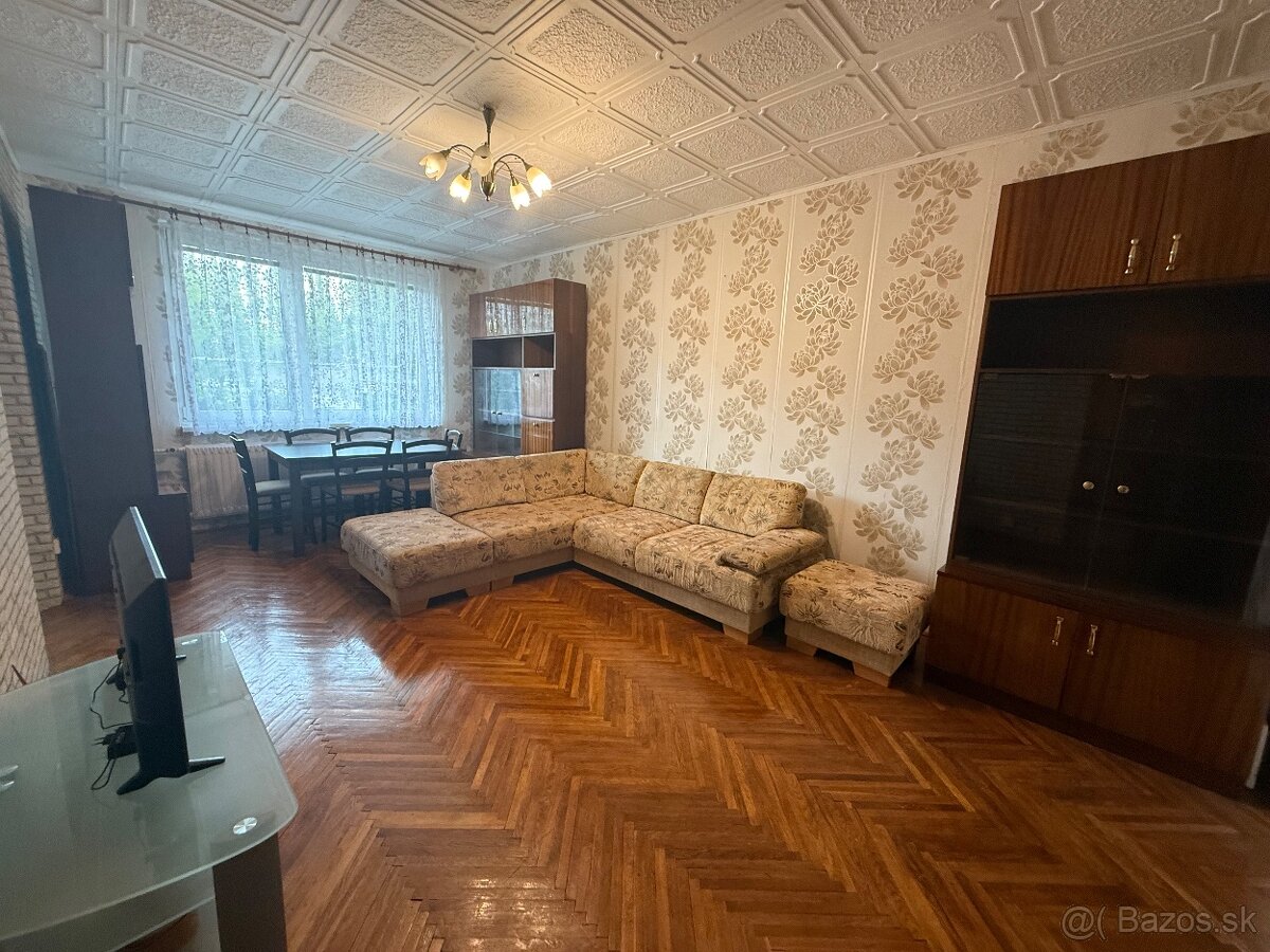 Slnečný 3 izbový byt Východ