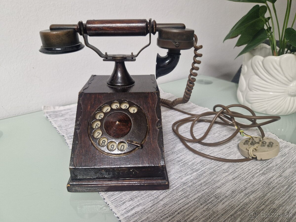 Predam retro telefon Tesla.