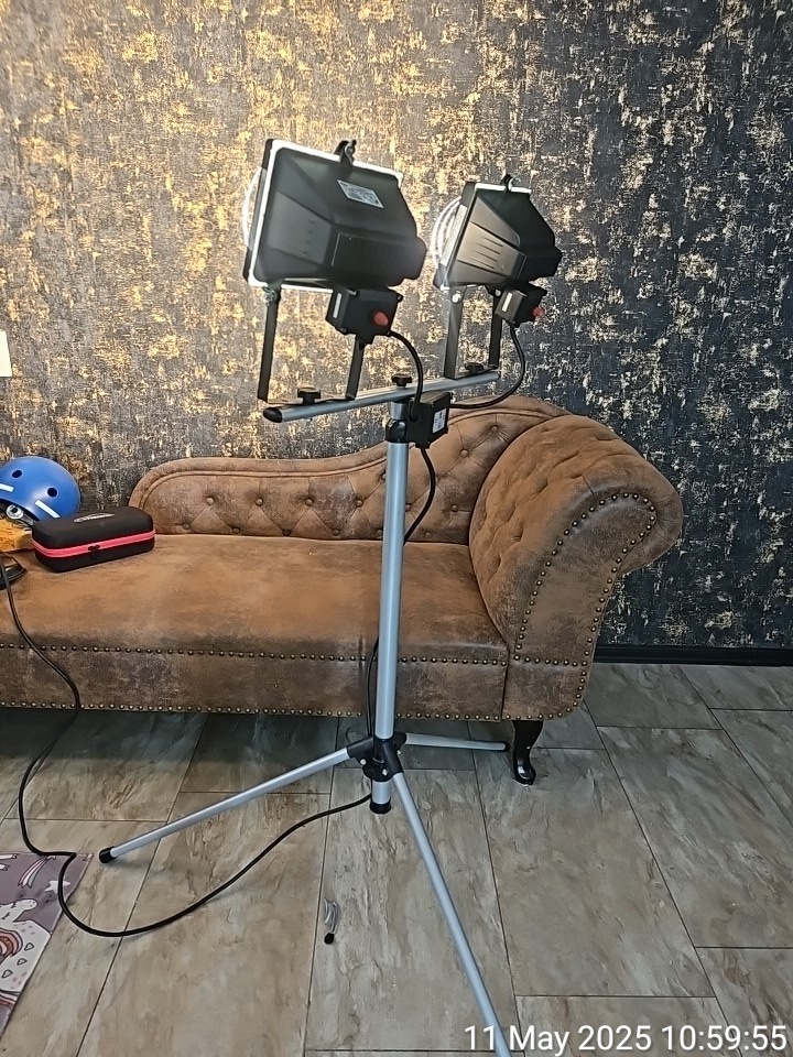 Stavebne svetlo 2x500w, trojnožka