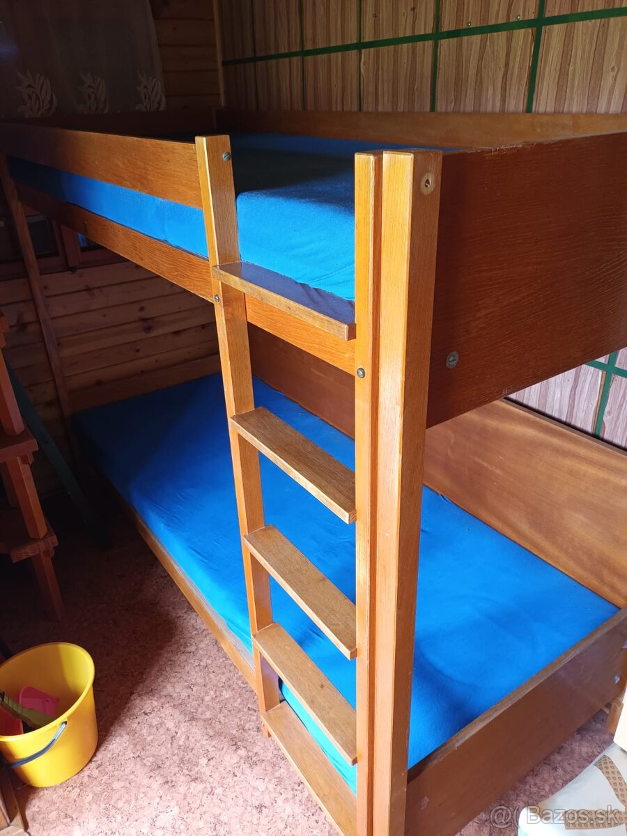 Dvojposchodová posteľ