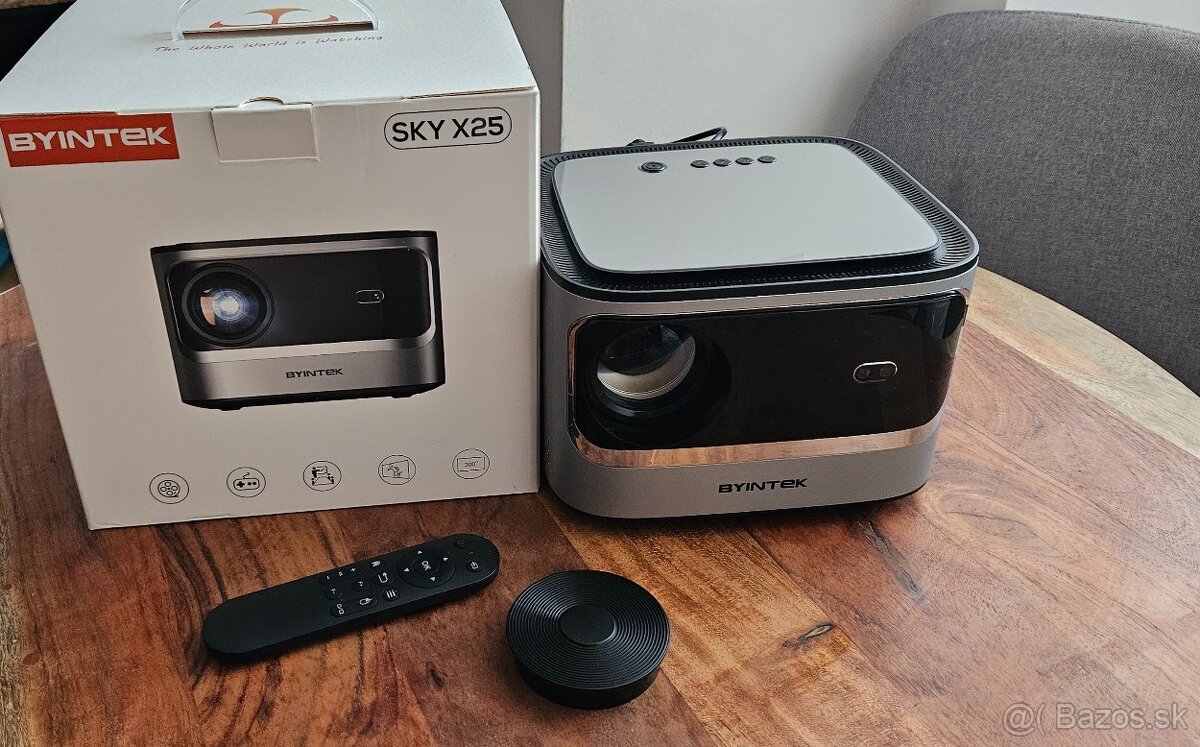 Projektor BYINTEK