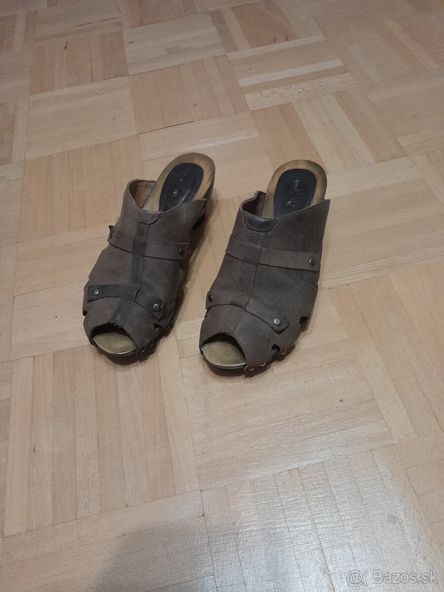 Dámske dreváky, šľapky