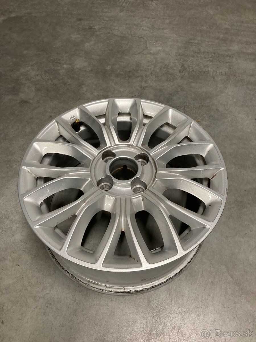 Poskodeny ALU disk z FIAT 500