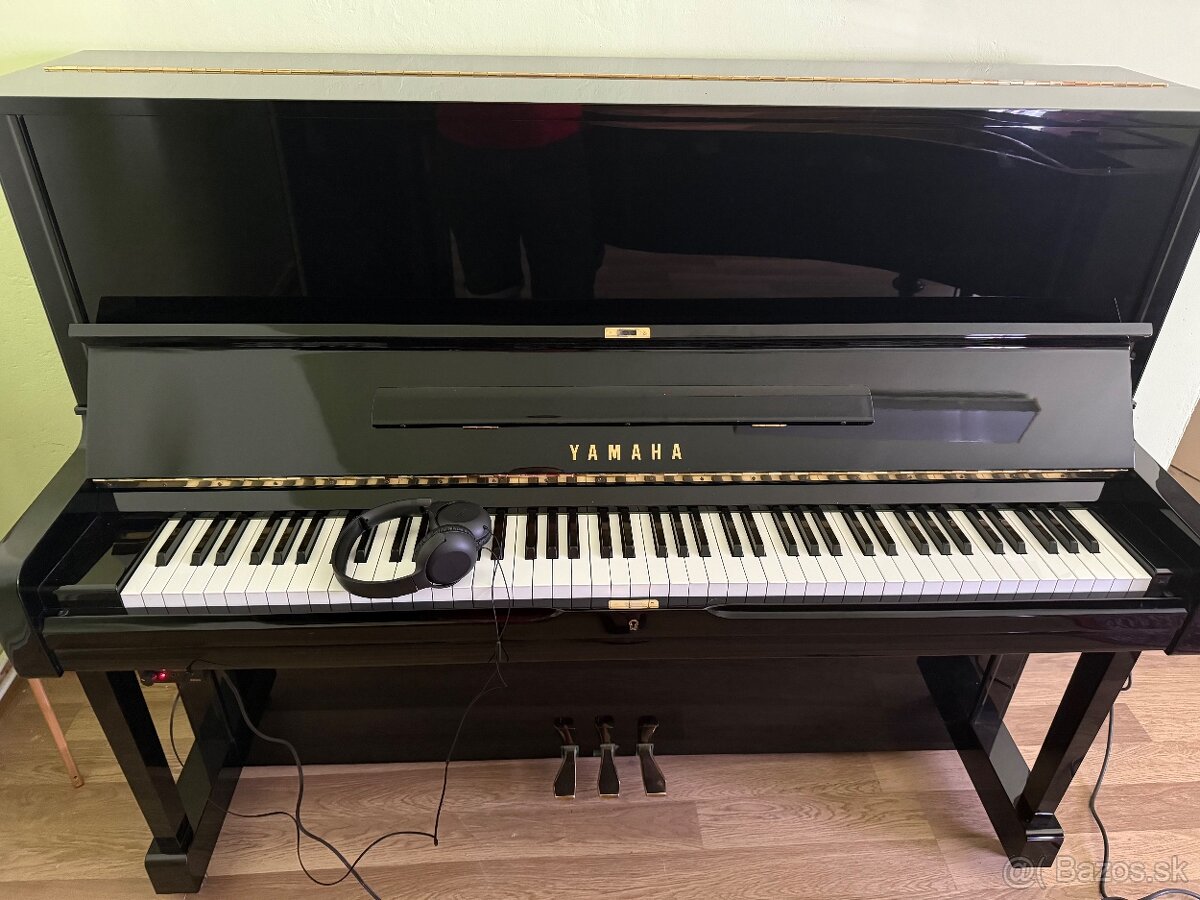 YAMAHA-U1