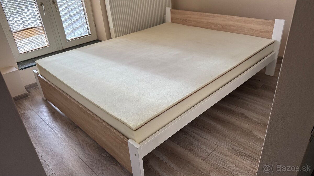 Posteľ s roštom a matracom 160x200 cm