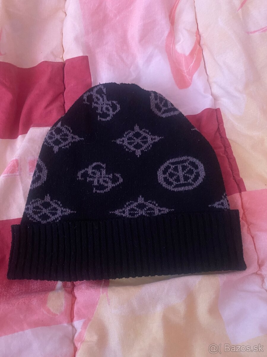 Čiapka Guess