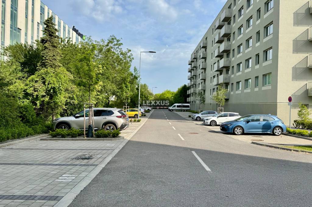 | vnútorné GARÁŽOVÉ STÁTIA, projekt OVOCNÉ SADY, 12 m2