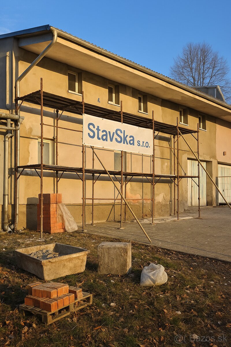 Praca v stavebnom sektore. Pozícia pomocník obsadena.