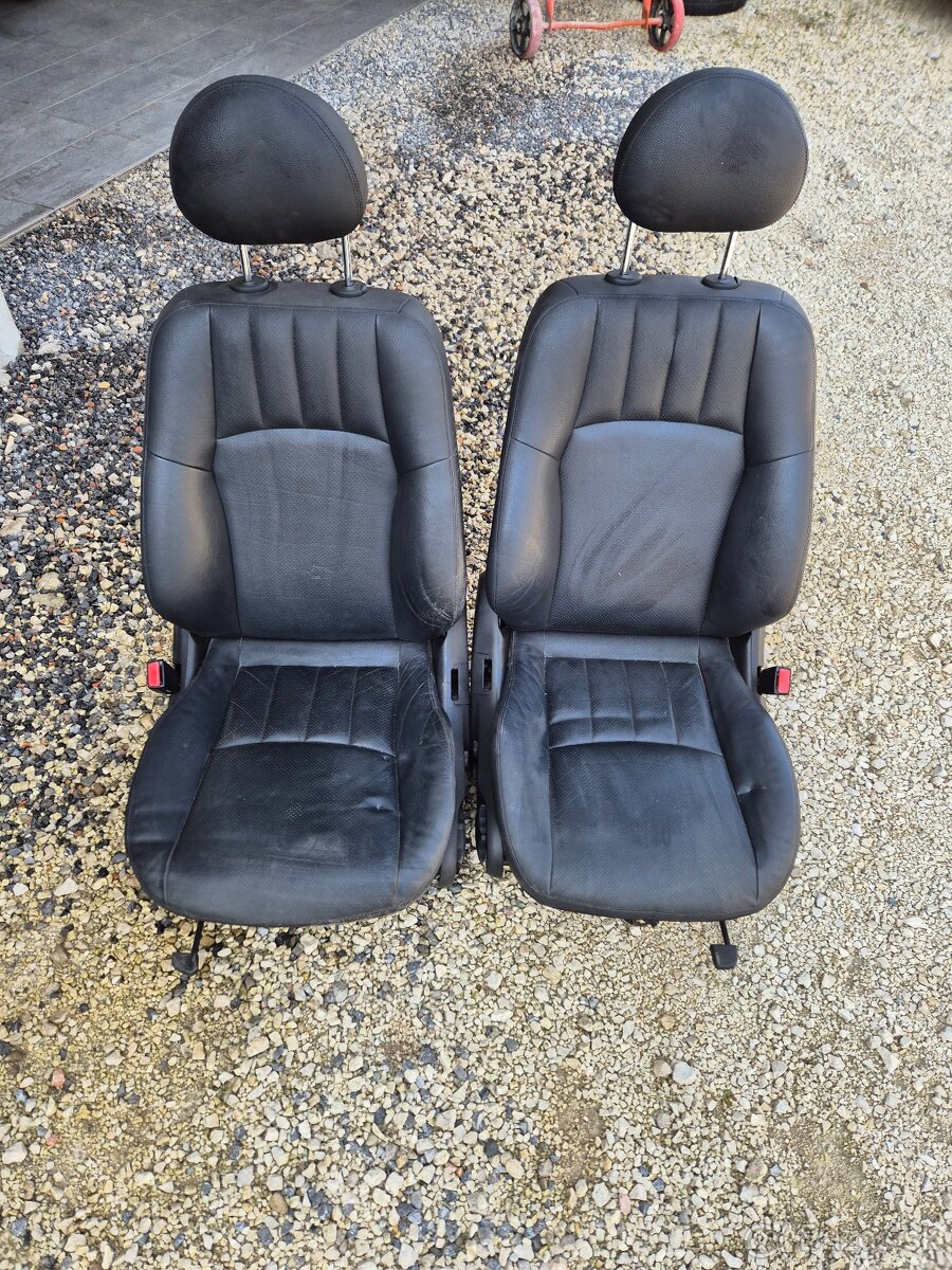 Rozpredám na diely Mercedes Benz C, W203, sedan