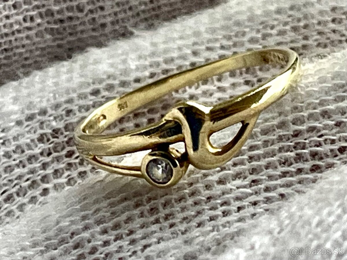 zlatý prsteň