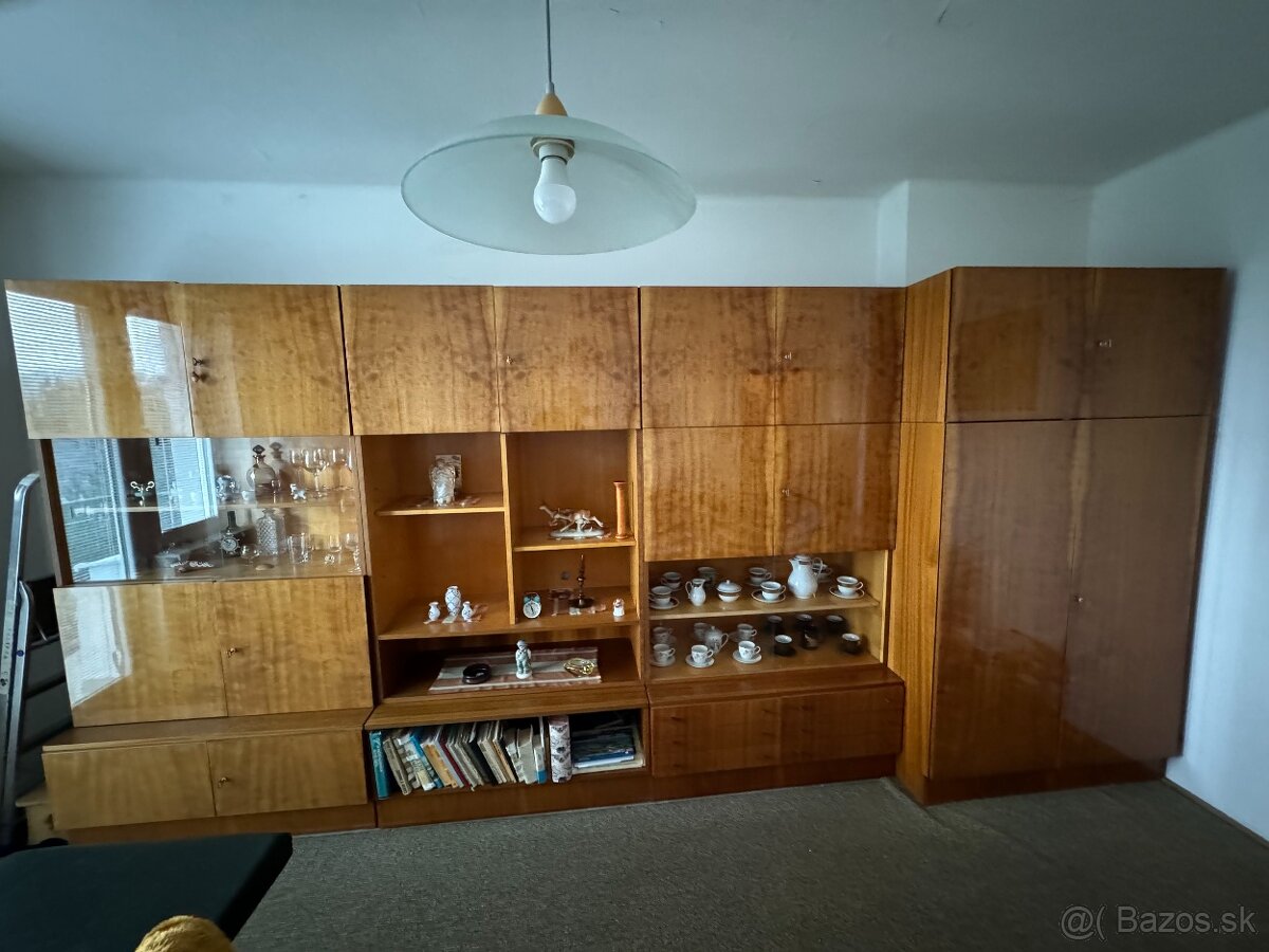Obývačková stena, skrine, stolík, kreslá