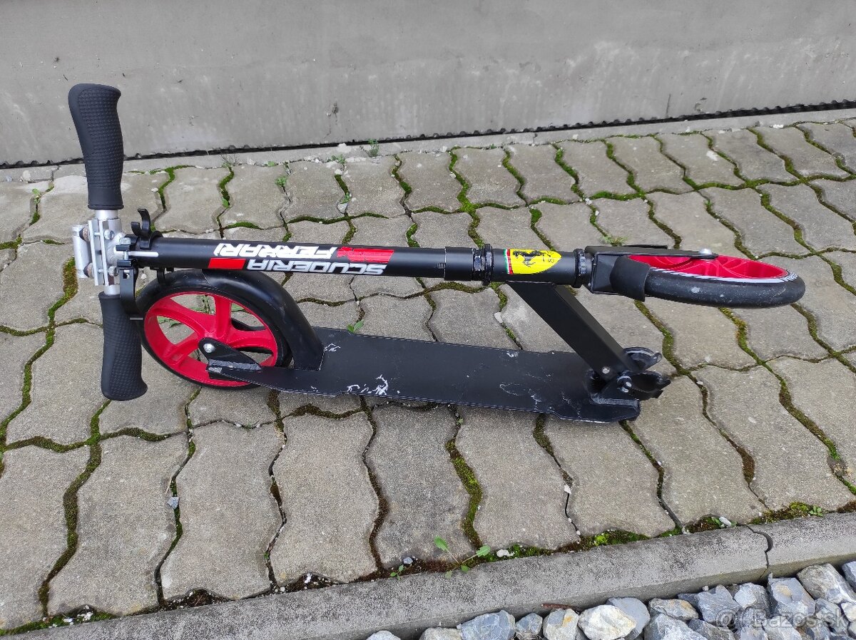 Kolobežka Ferrari