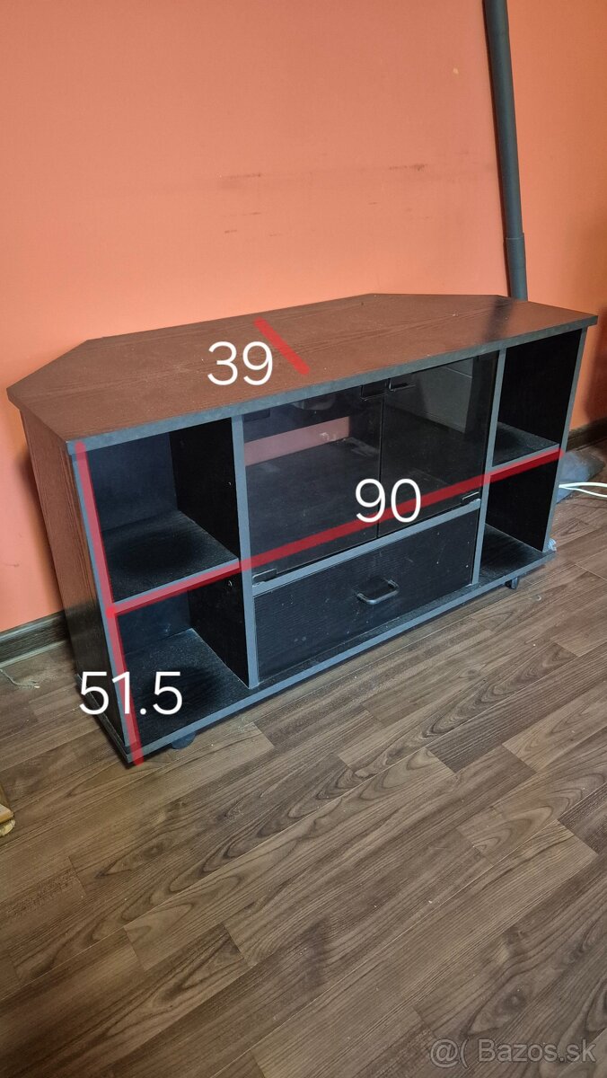 Stolík pod televizor