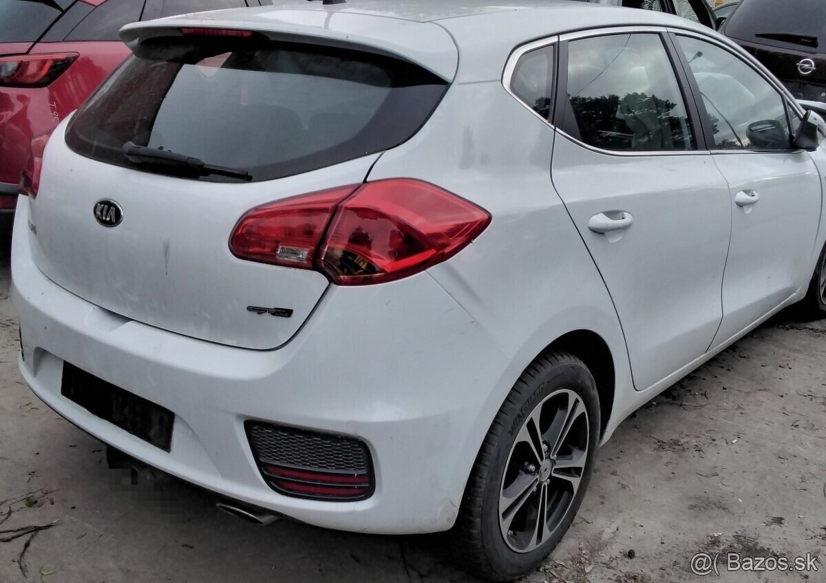 Predám DVERE KIA CEED 1.4 CRDI 2015 MOTOR D4FC, TRYSKY 04451