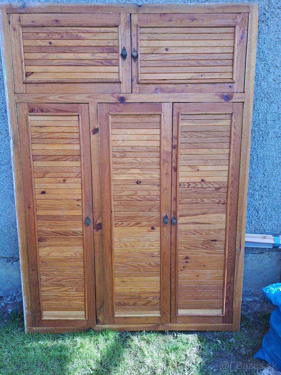 Dvere, predná časť vstavanej skrine