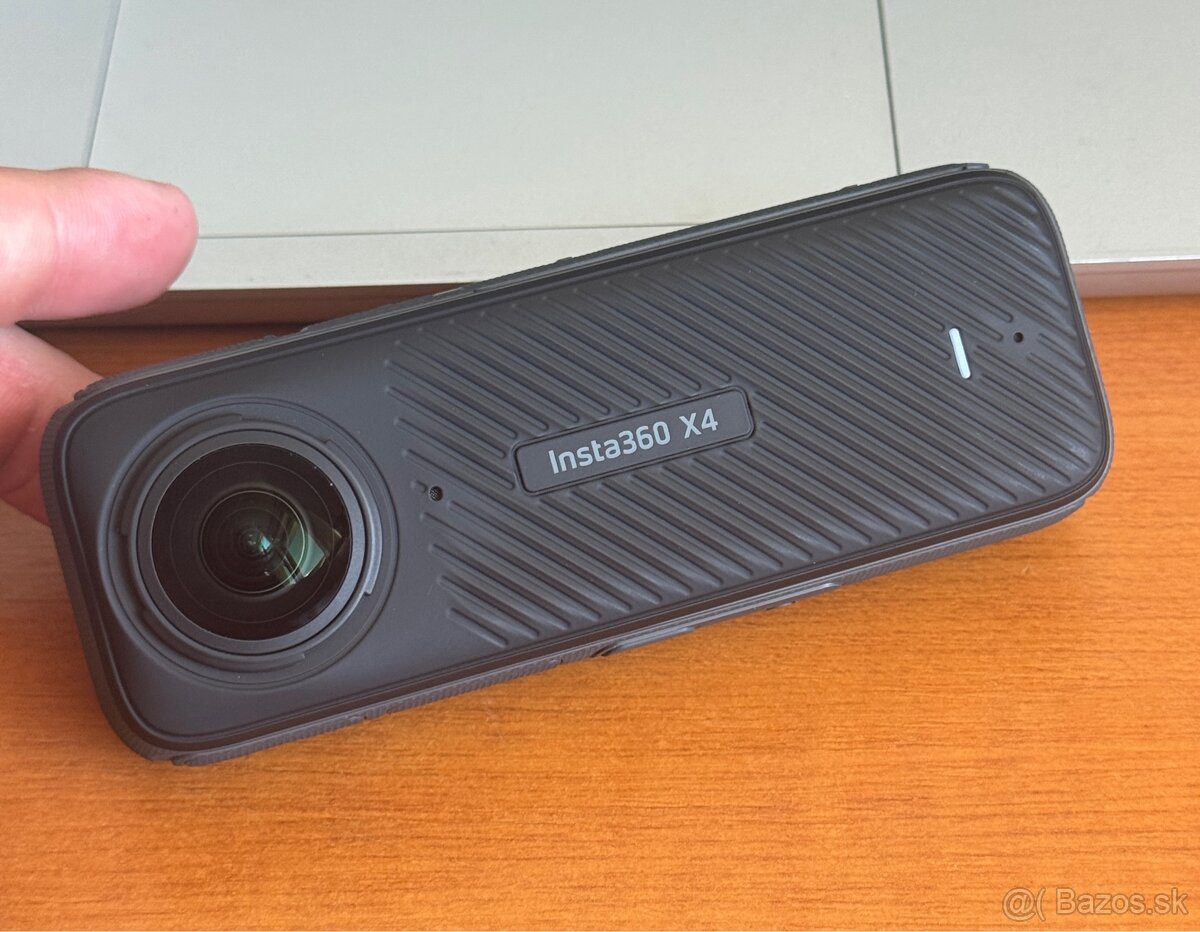Kamera Insta360 X4
