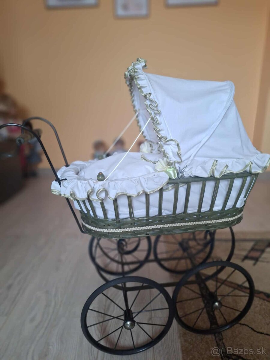 Kočík s porcelánovou bábikou