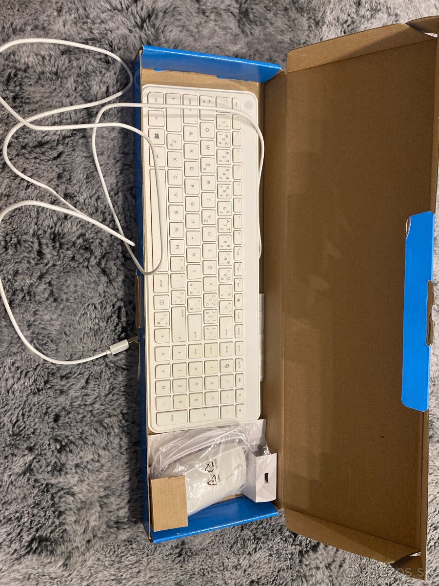 HP Wireless Desktop Combo C2710 nove