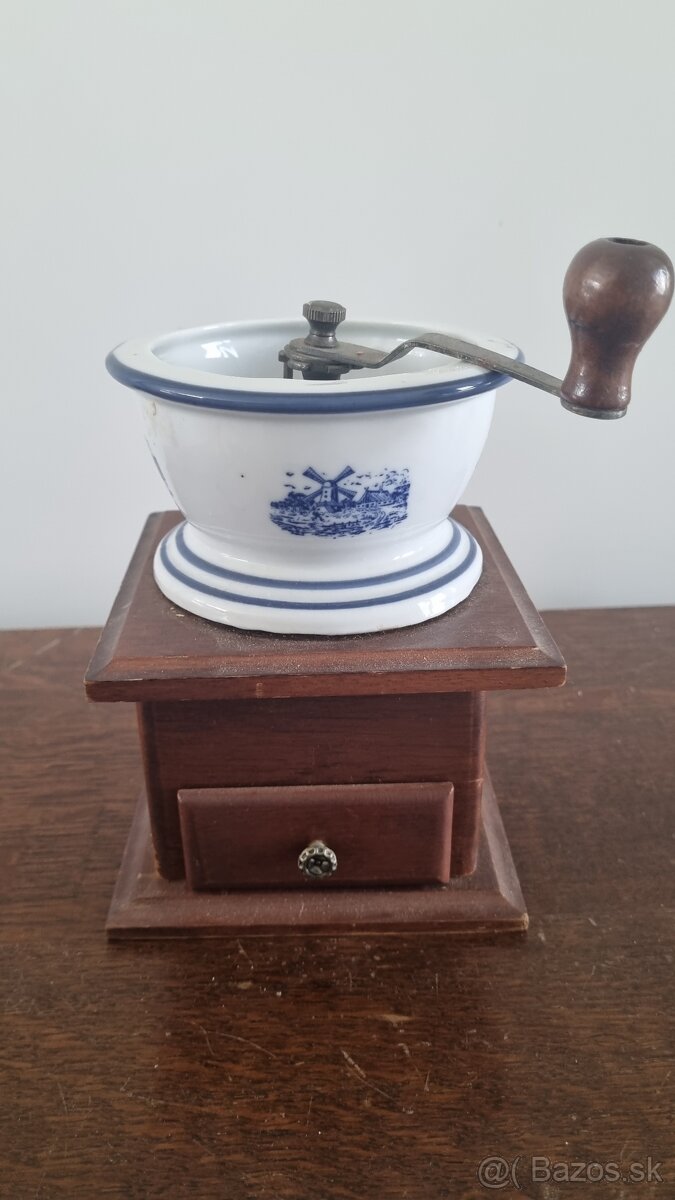 Mlynček na kávu porcelan